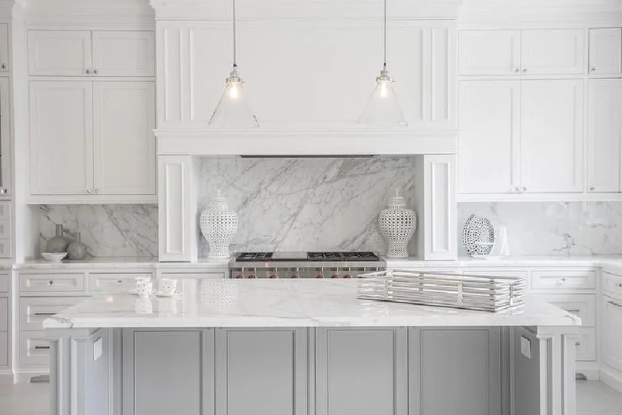 Encontrar el mármol blanco absoluto perfecto para la arquitectura minimalista en España